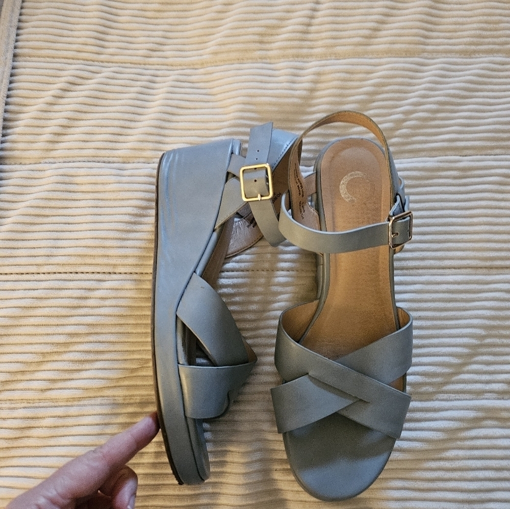 Journee Collection Women's Blue Wedge Sandals Size 9 - Picture 3 of 6